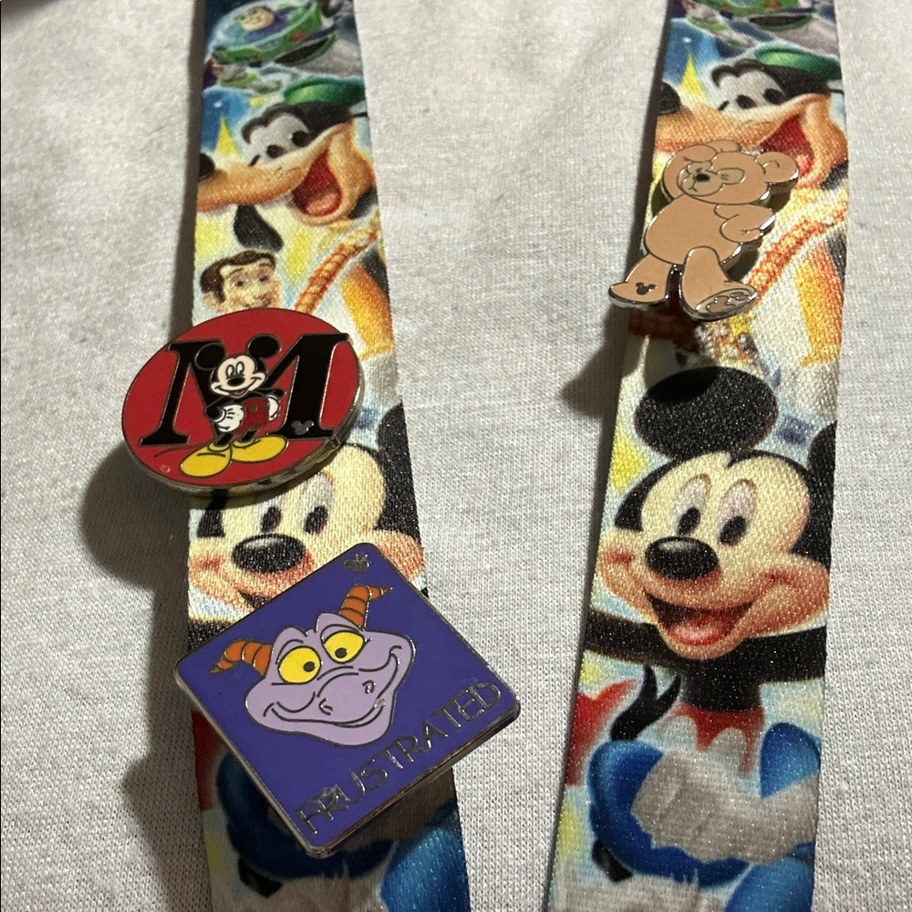 Disney World Lanyard with Mickey and Friends w 3 pins 2010